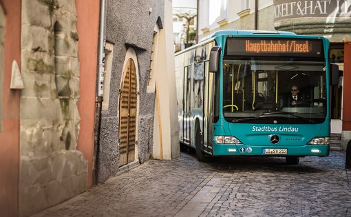 NEU_Bühne_Bus.jpg