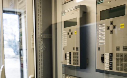NEU_Bühne_GF_Strom.jpg